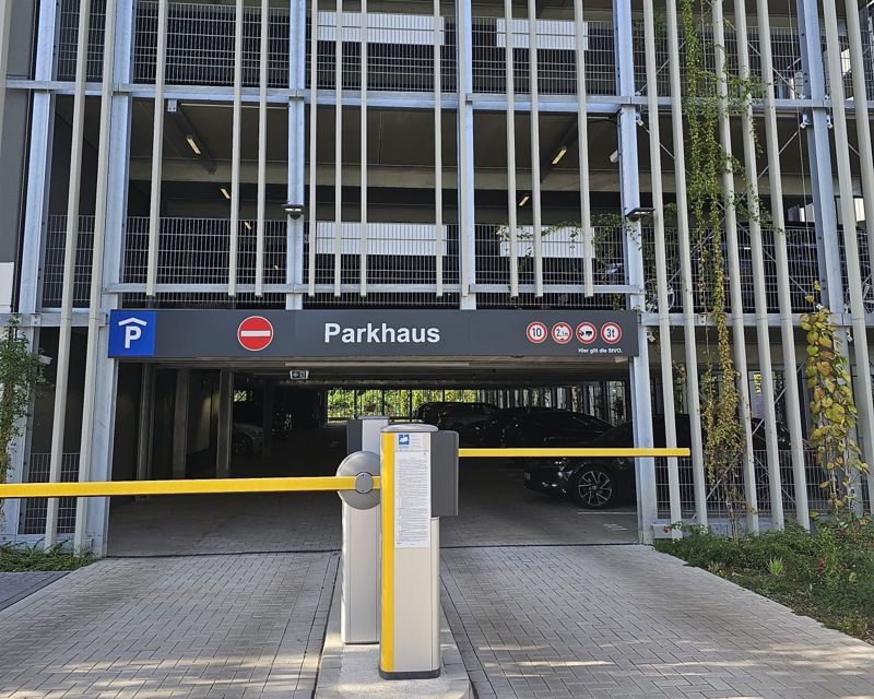 Einfahrt zum Parkhaus von Park Secure